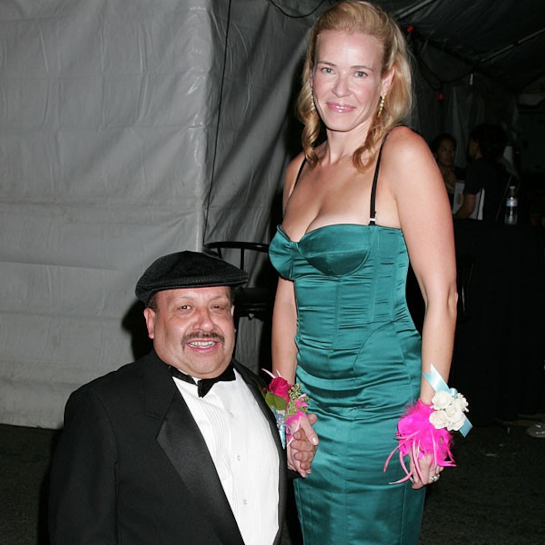Chelsea Handler Pays Tribute To Her Sidekick And Friend Chuy Bravo E Online Au